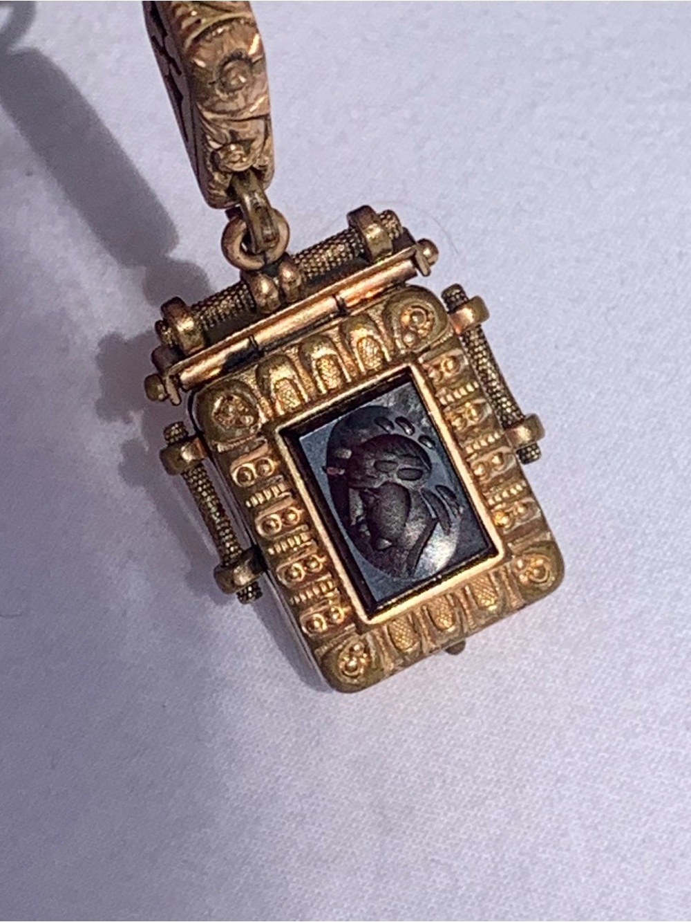 Antique Victorian Intaglio Onyx & Gold Plated Portrait Locket Pendant.